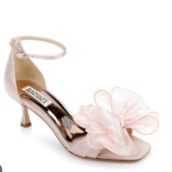 Badgley Mischka Shoes - Badgley Mischka Nelly bowed kitten heels size 8 pink